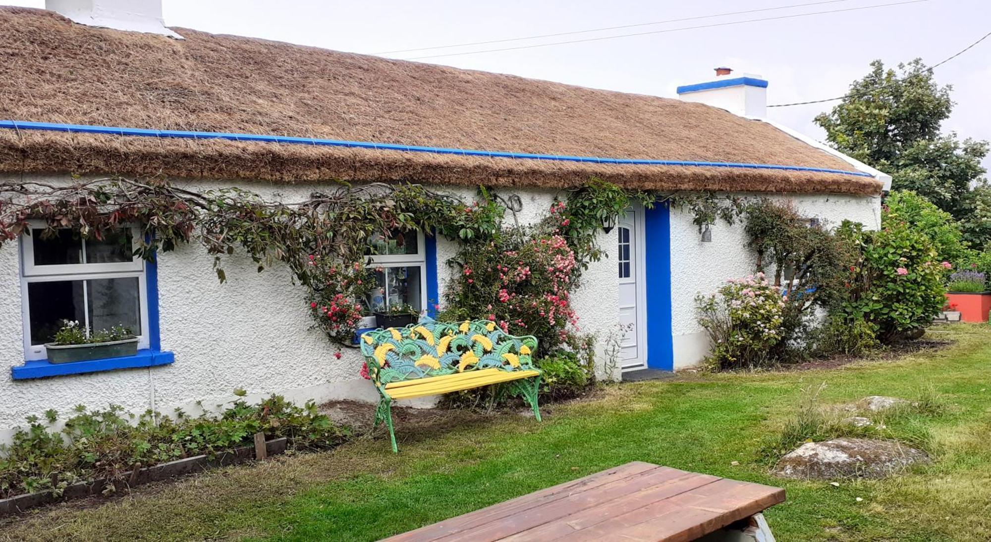 The Rockhouse - Cosy Stone Built Thatch Cottage Данглоу Екстер'єр фото
